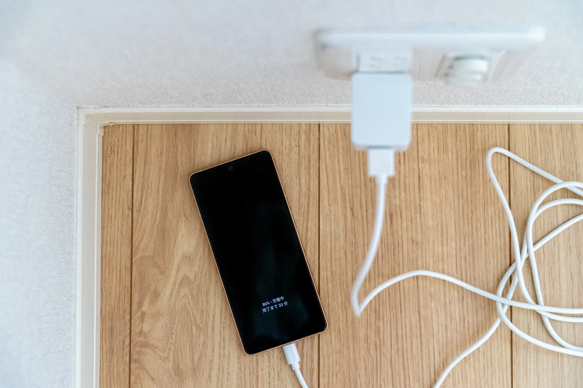 スマホのバッテリーを長持ちさせる充電のコツ：寿命を延ばす